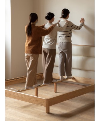 Lit bas avec tête de lit rembourrée – Chêne massif FAS & cuir écolo...